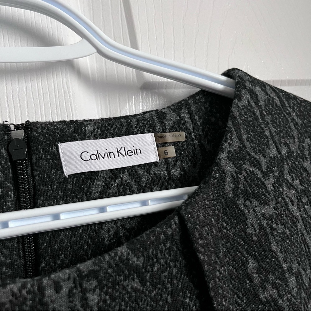 3/30$💥 Calvin Klein dress Women Small 6 black pattern midi classic sleeveless - Picture 2 of 6